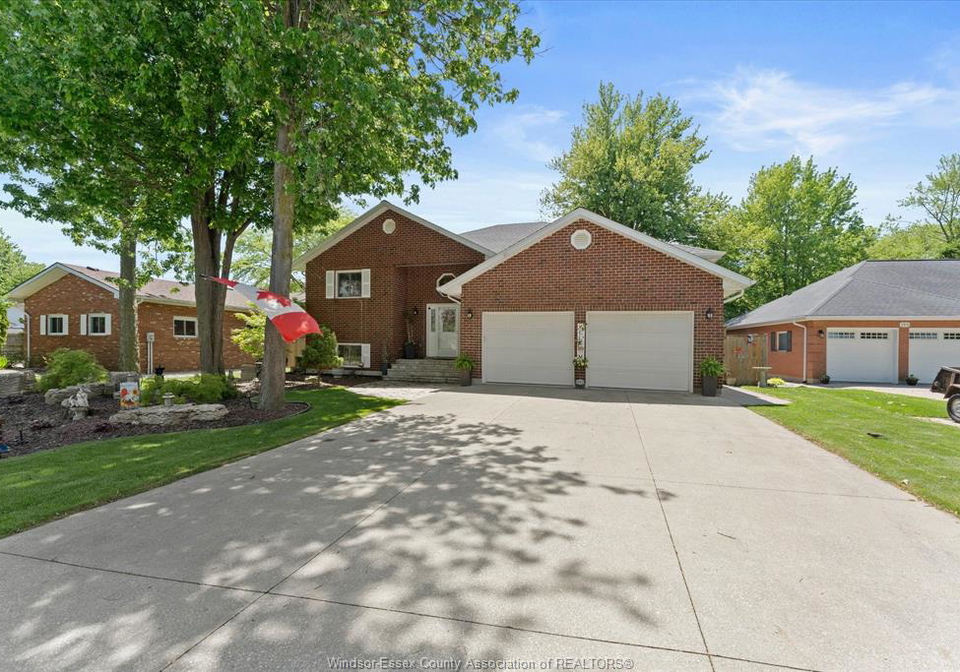 270-irwin-avenue-essex-ontario-26012139