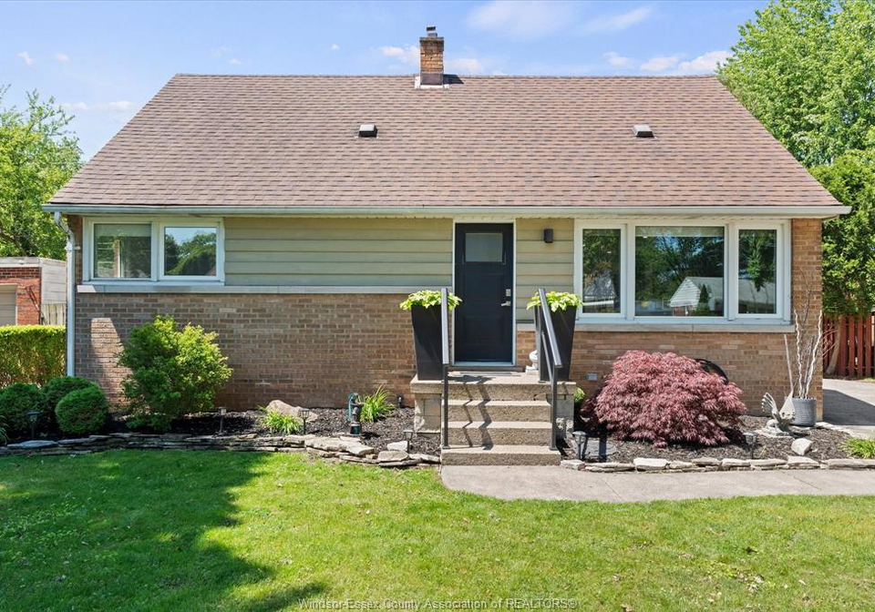 3233-dandurand-windsor-ontario-26012146