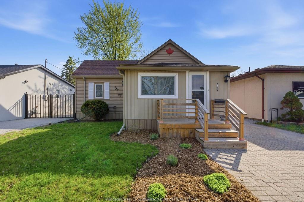 236-frank-avenue-windsor-ontario-26012161