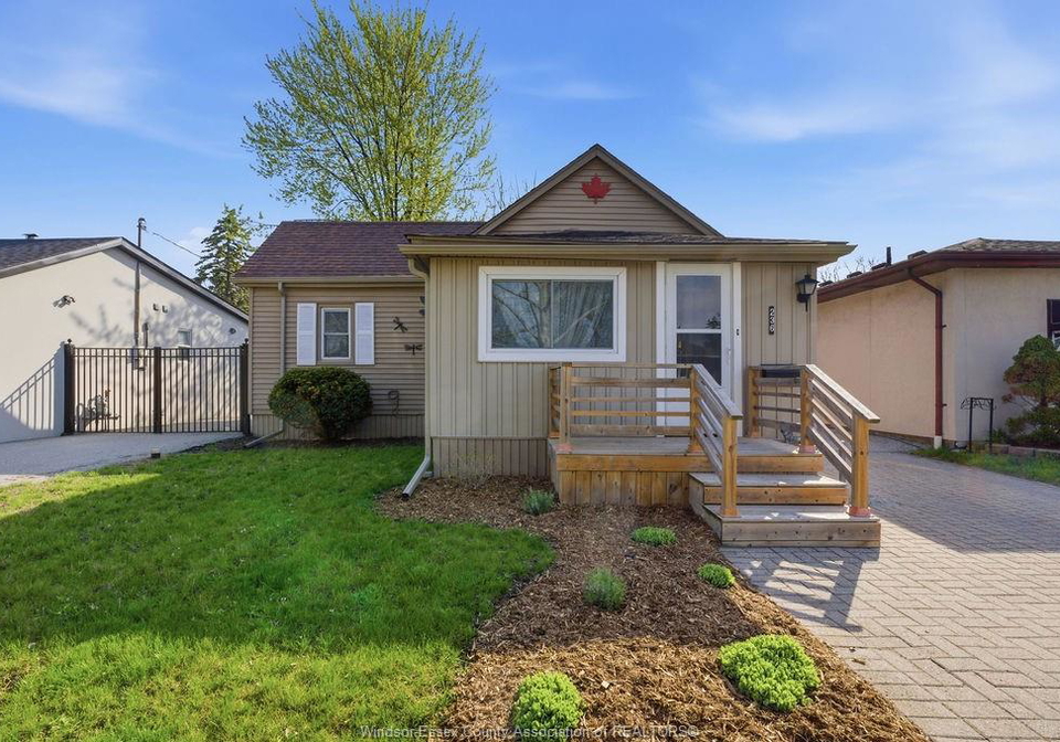 236-frank-avenue-windsor-ontario-26012161