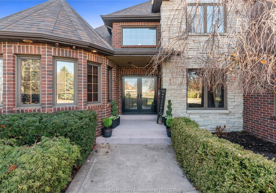 2116-front-road-amherstburg-ontario-26012162