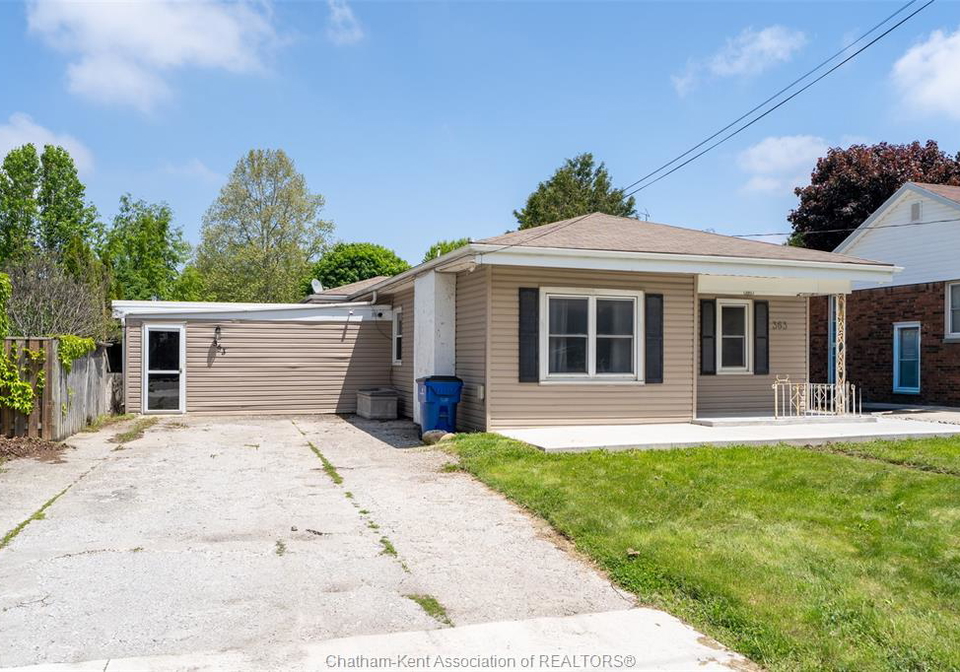 363-lacroix-street-chatham-ontario-26012165