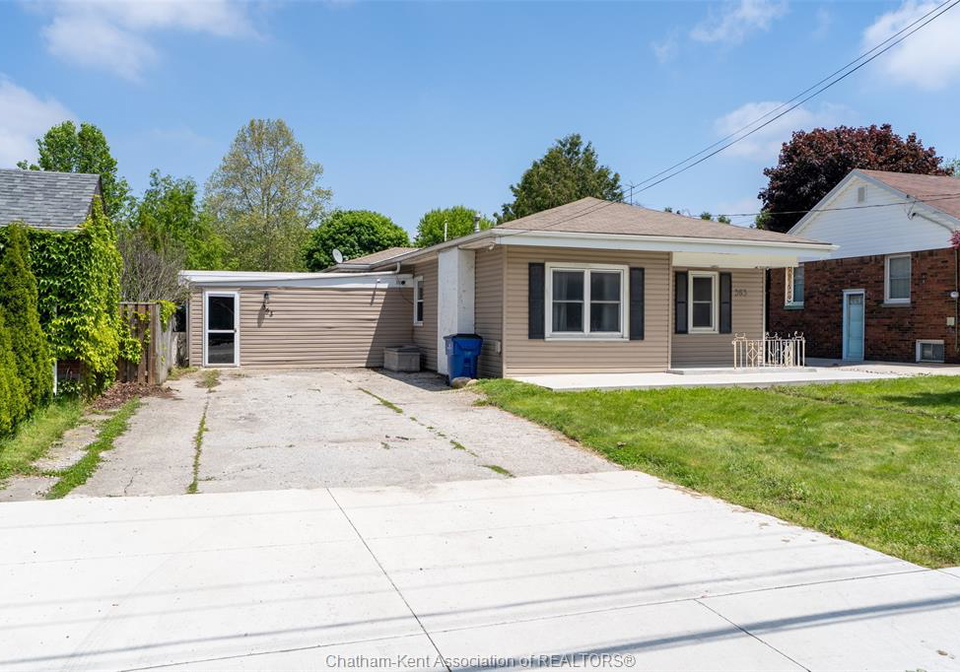 363-lacroix-street-chatham-ontario-26012165
