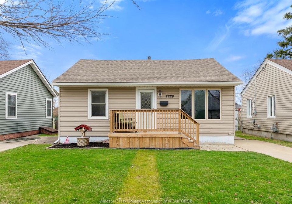 2228-elsmere-avenue-windsor-ontario-26012172