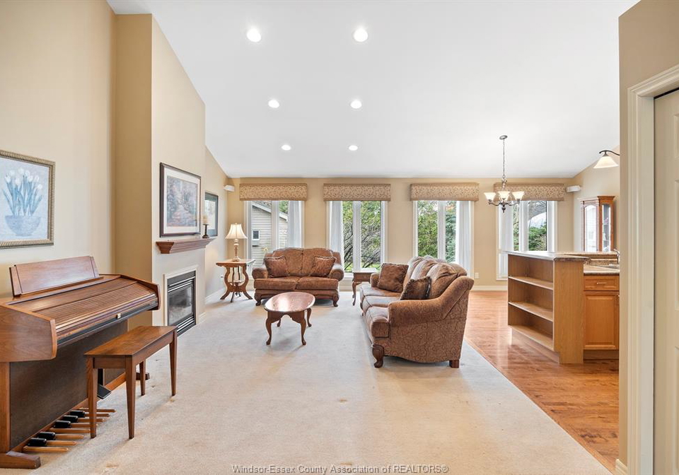 54-creekview-kingsville-ontario-26012188
