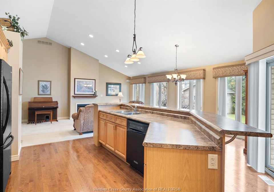 54-creekview-kingsville-ontario-26012188