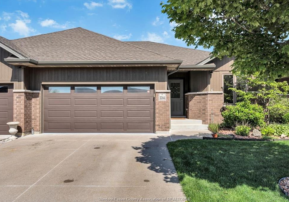 2266-gatwick-avenue-windsor-ontario-26012208