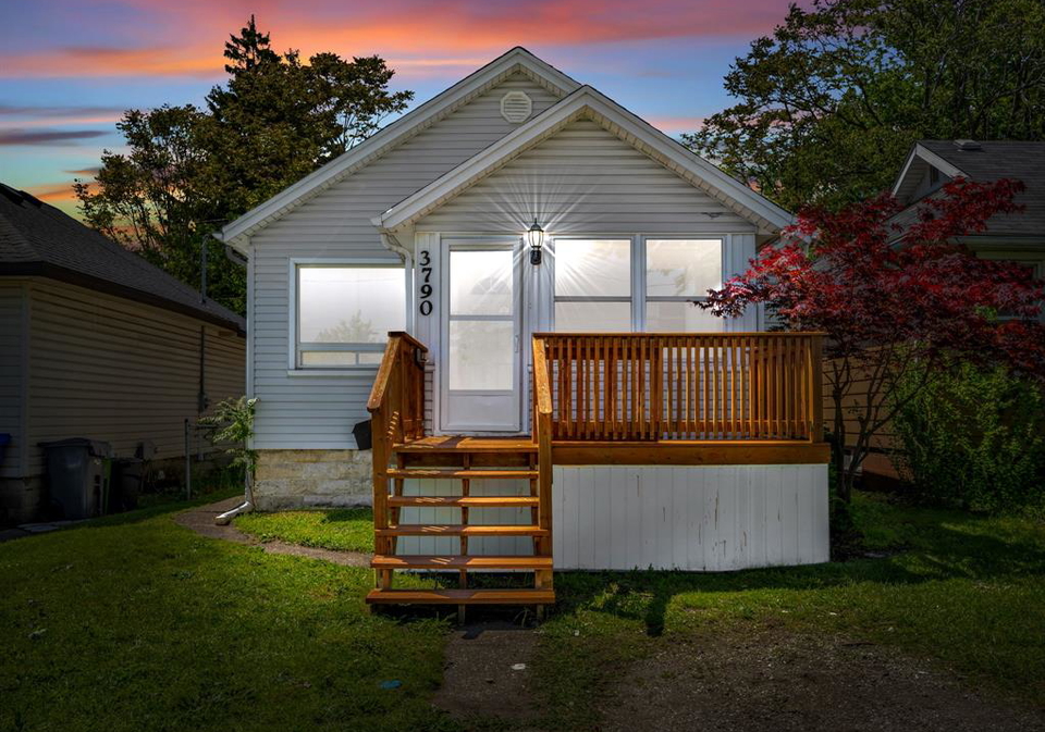 3790-glenfield-windsor-ontario-26012216
