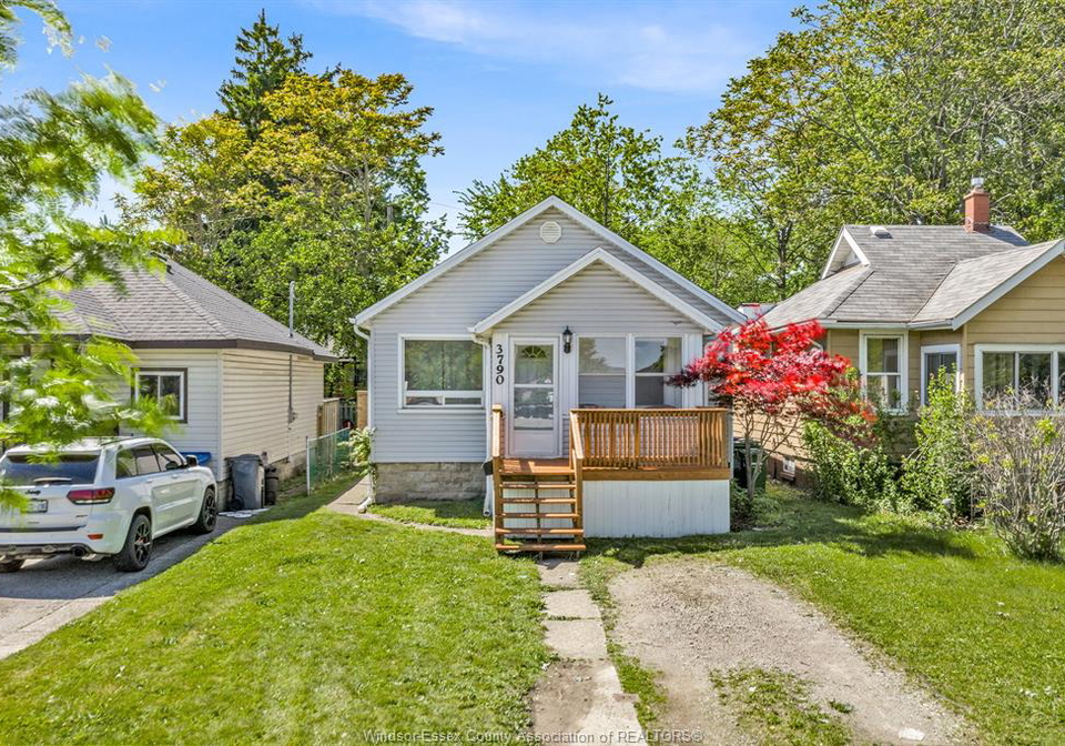 3790-glenfield-windsor-ontario-26012216