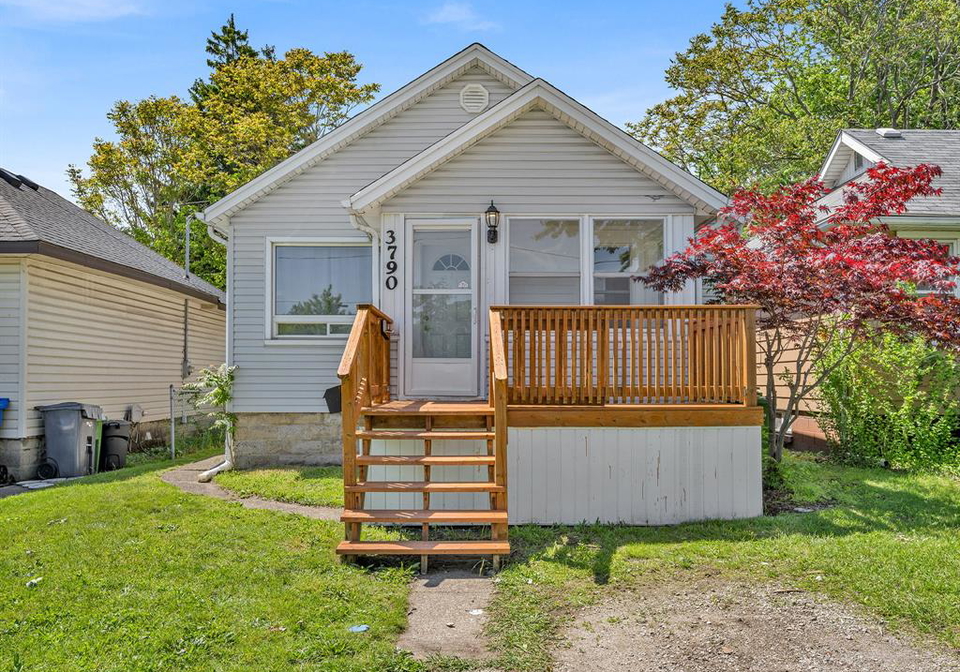 3790-glenfield-windsor-ontario-26012216