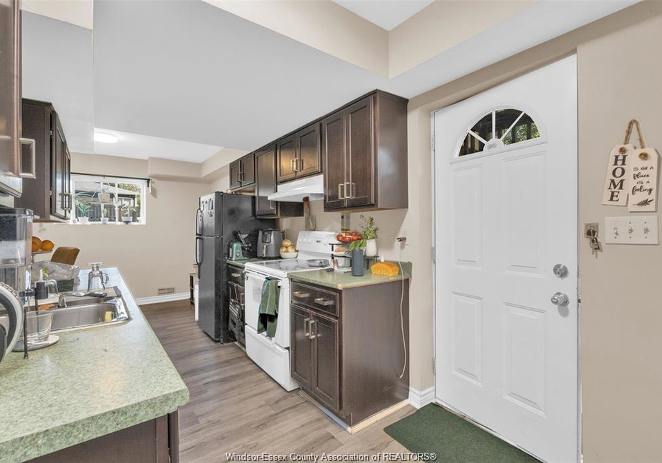 4851-matchett-windsor-ontario-26012256