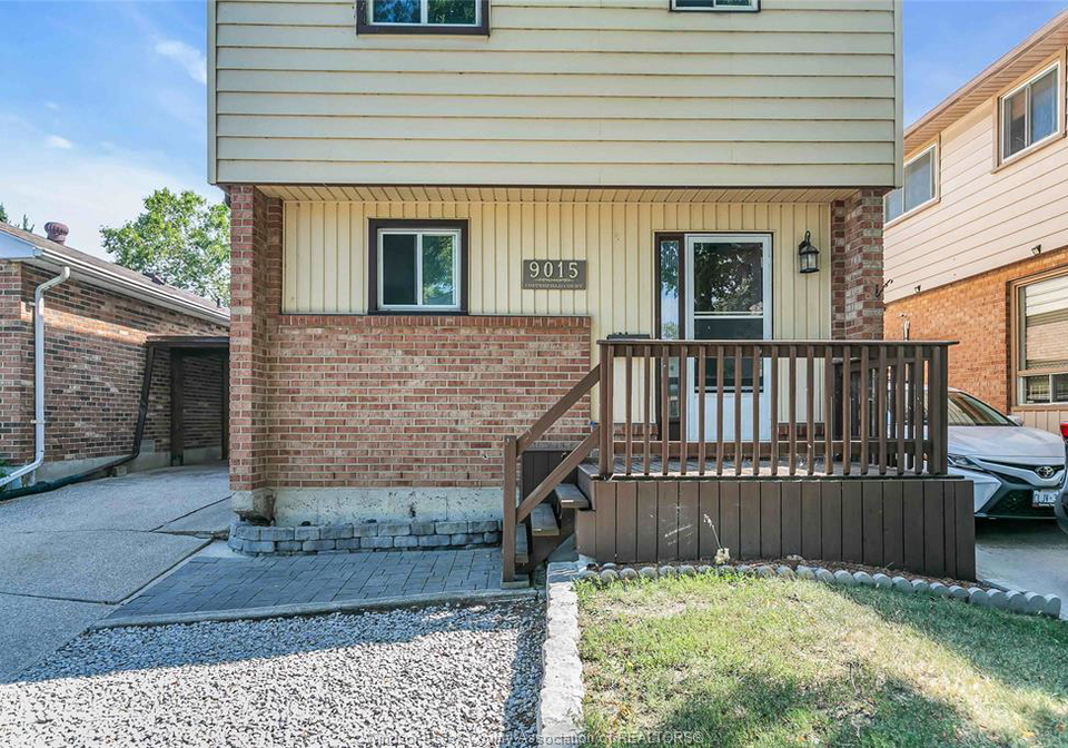 9015-copperfield-court-windsor-ontario-26012266