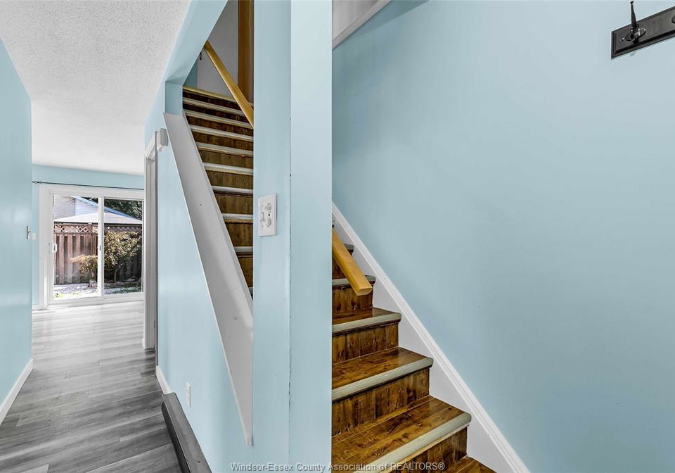 9015-copperfield-court-windsor-ontario-26012266