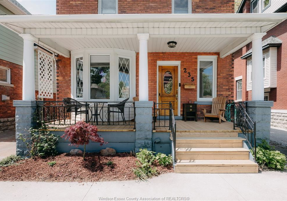 235-oak-avenue-windsor-ontario-26012335