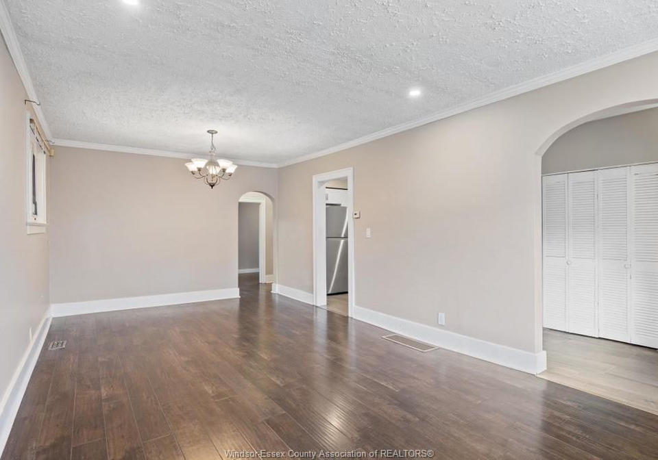 835-moy-avenue-windsor-ontario-26012349