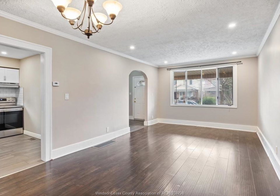 835-moy-avenue-windsor-ontario-26012349