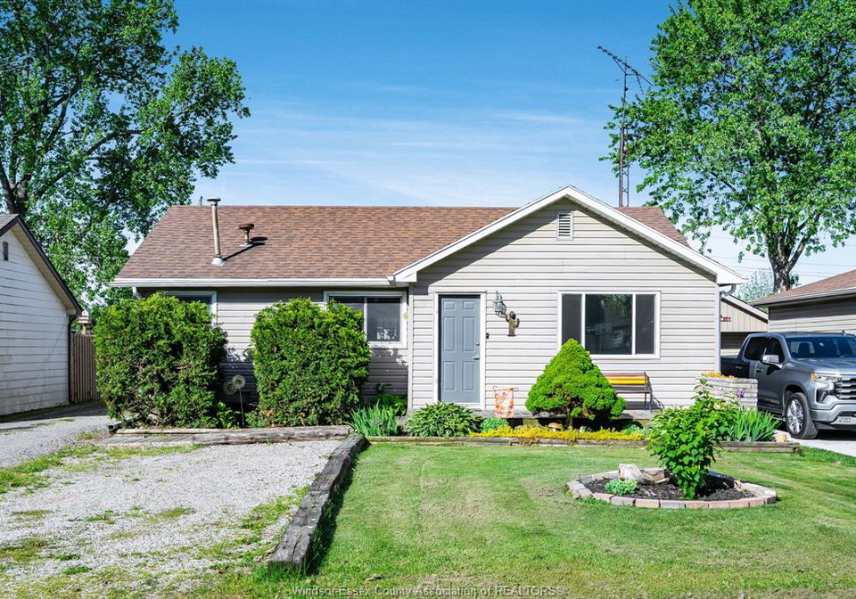 6-standaert-road-chatham-ontario-26012363