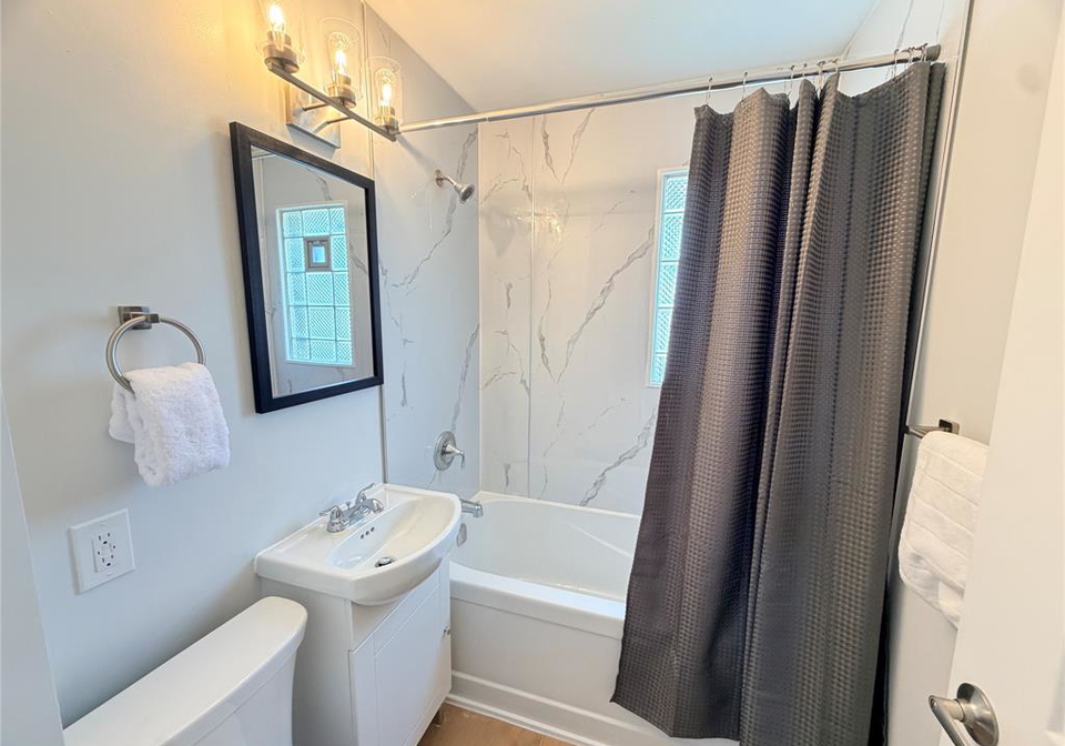 1651-aubin-windsor-ontario-26012375