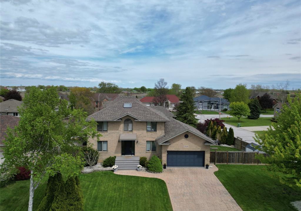2048-eugeni-tecumseh-ontario-26012382