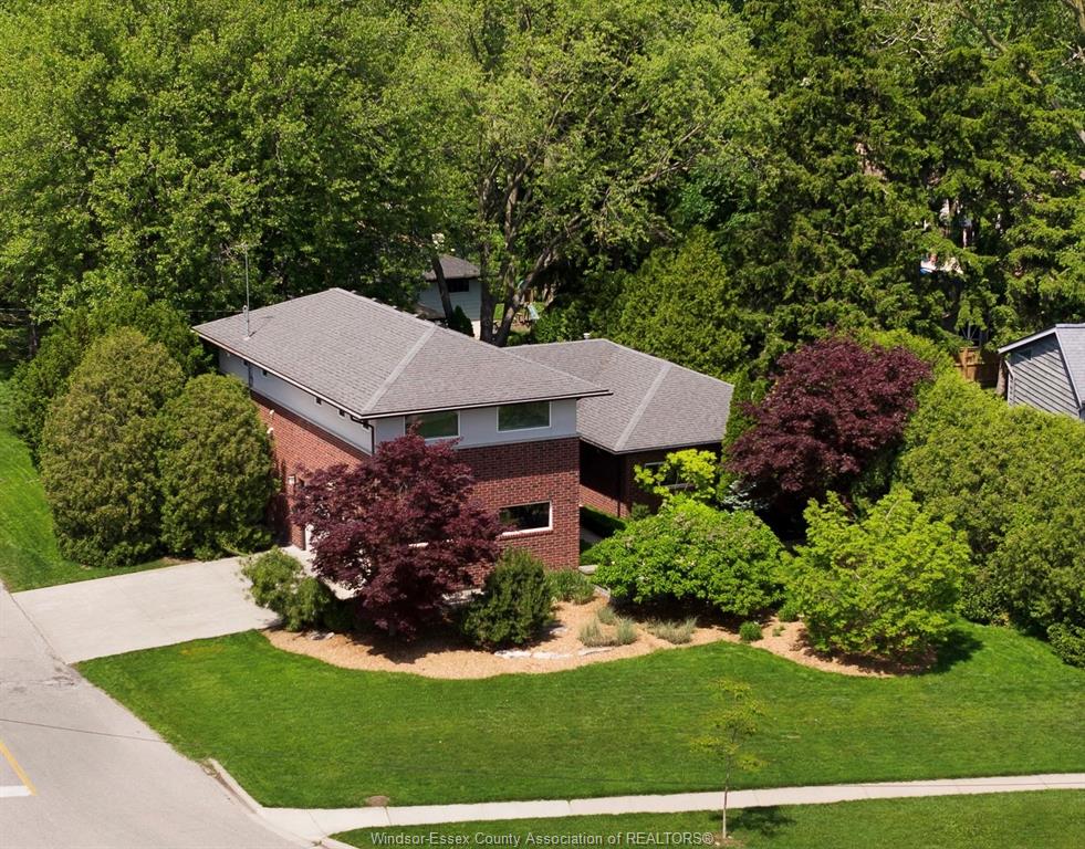 382-barry-tecumseh-ontario-26012384