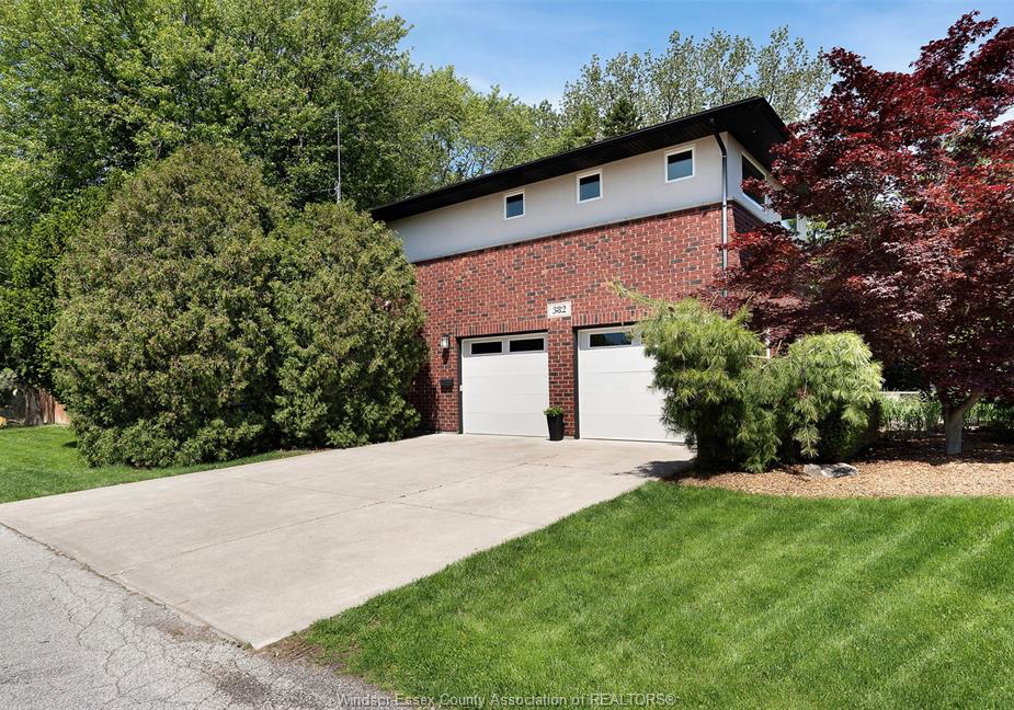 382-barry-tecumseh-ontario-26012384