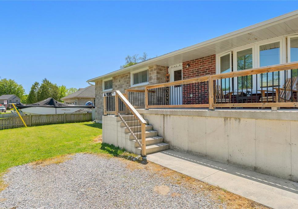 6-york-street-lambton-shores-ontario-26012398
