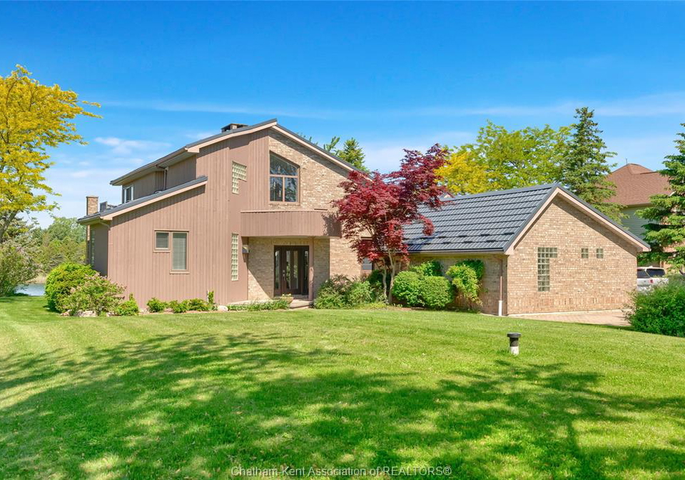 10691-lakeview-drive-chatham-ontario-26012400