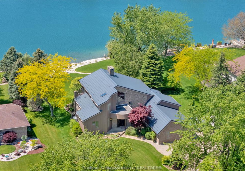 10691-lakeview-drive-chatham-ontario-26012400