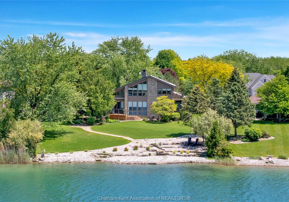 10691-lakeview-drive-chatham-ontario-26012400