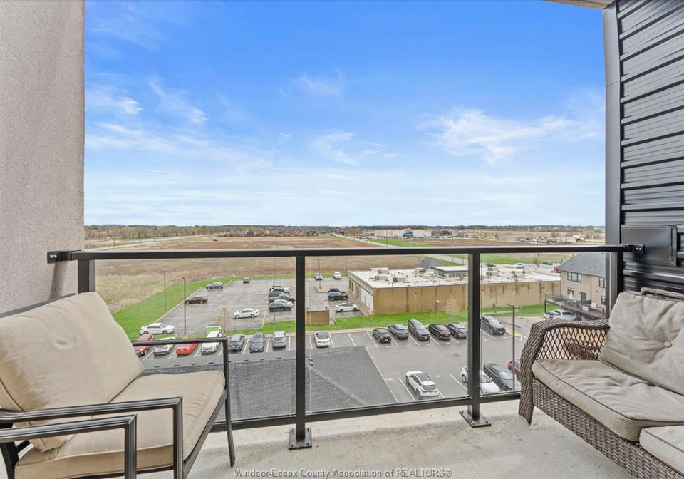 728-brownstone-lakeshore-ontario-26012410