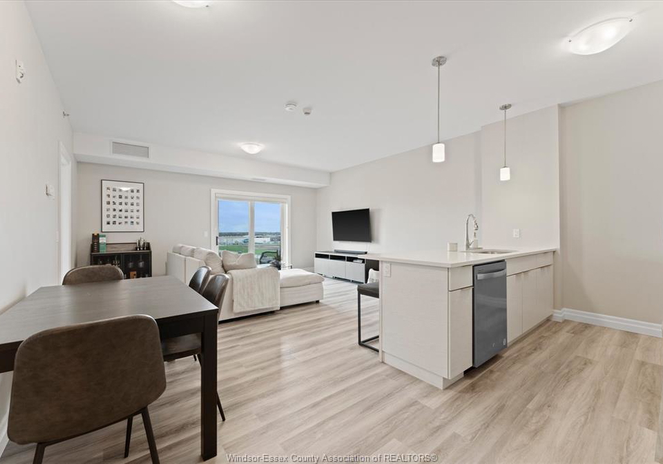 728-brownstone-lakeshore-ontario-26012410