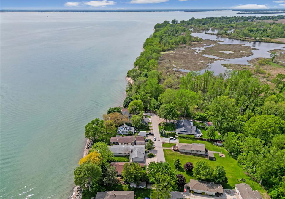 91-willow-beach-amherstburg-ontario-26012418