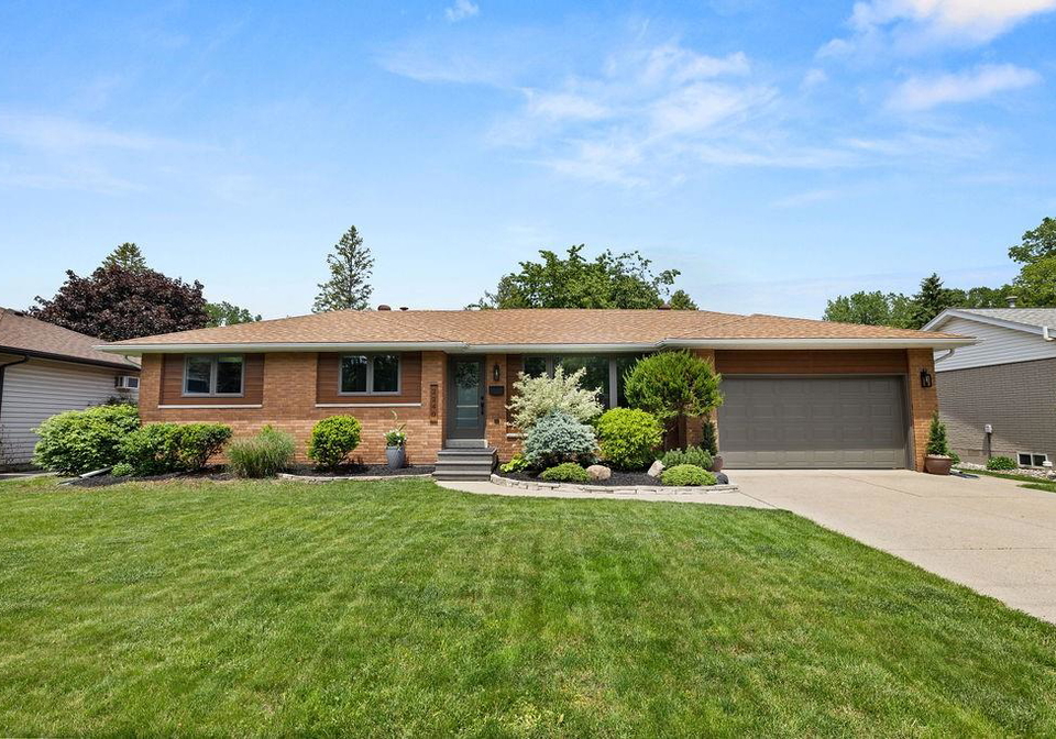 2240-todd-lane-lasalle-ontario-26012424