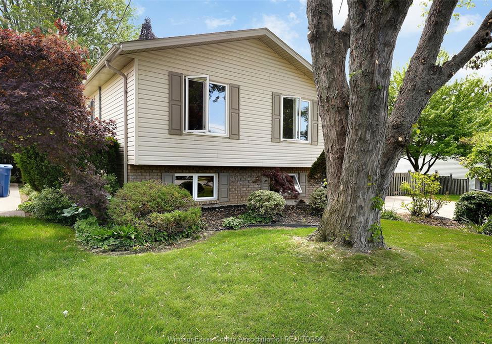 906-bayview-avenue-kingsville-ontario-26012426