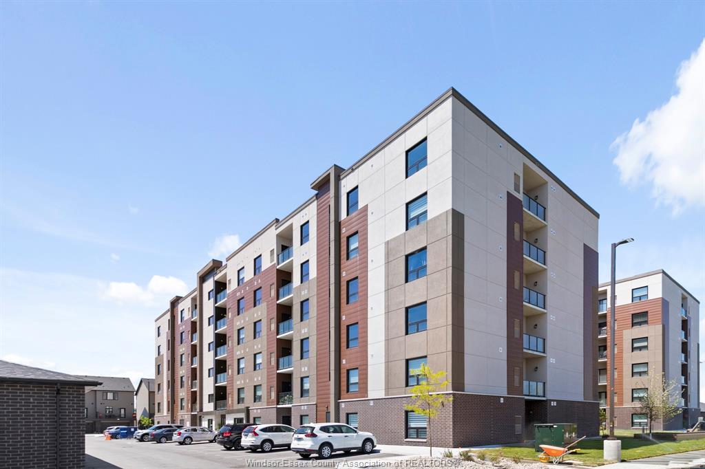 728-brownstone-lakeshore-ontario-26012432