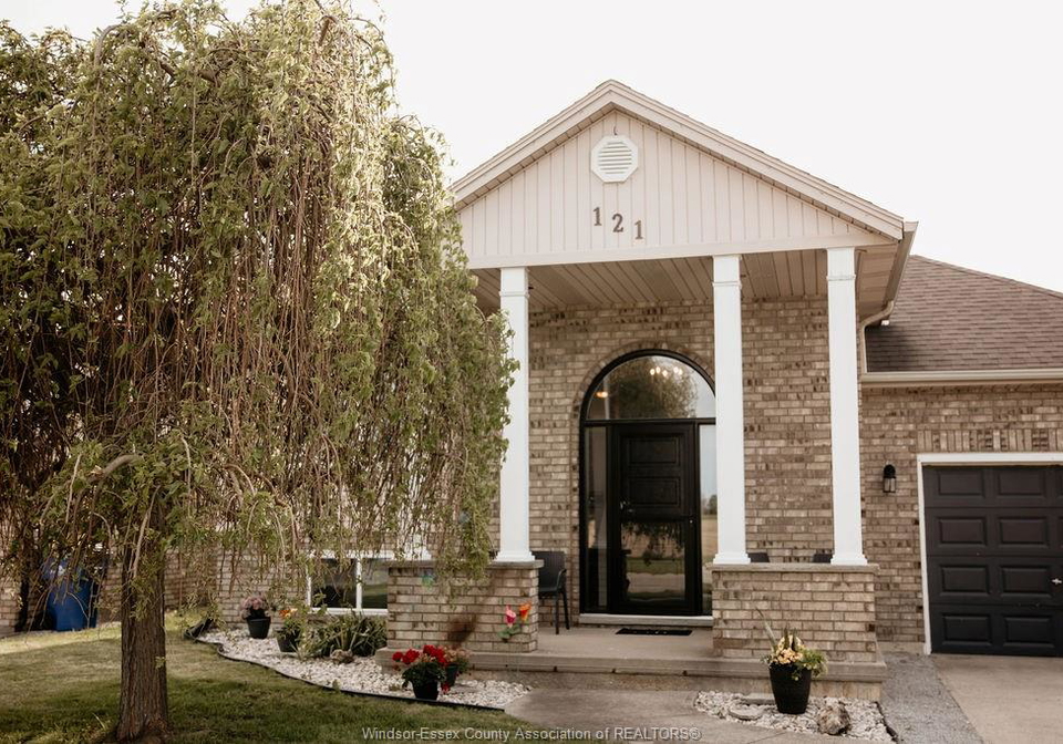 121-queen-st-south-tilbury-ontario-26012437