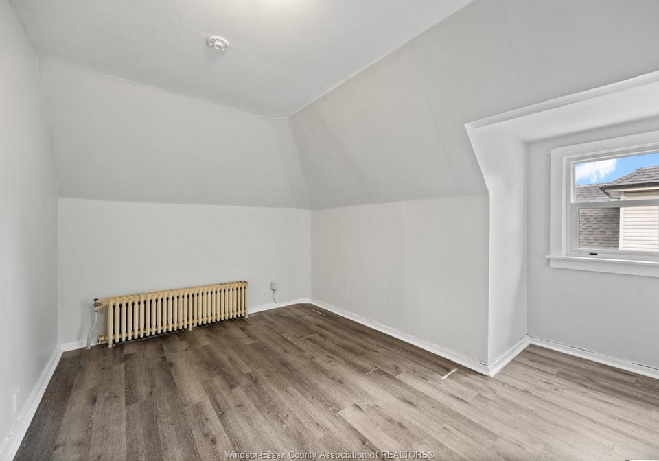 374-campbell-windsor-ontario-26012449