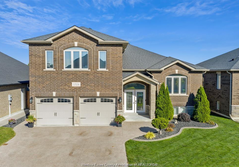 1524-inverness-avenue-windsor-ontario-26012459