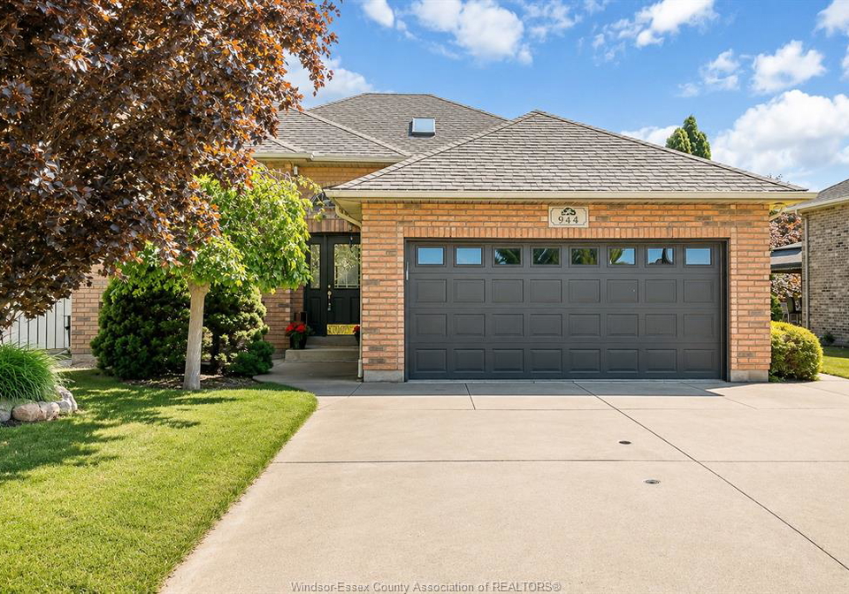944-imperial-crescent-windsor-ontario-26012461