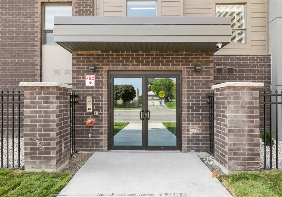 955-ouellette-avenue-windsor-ontario-26012467