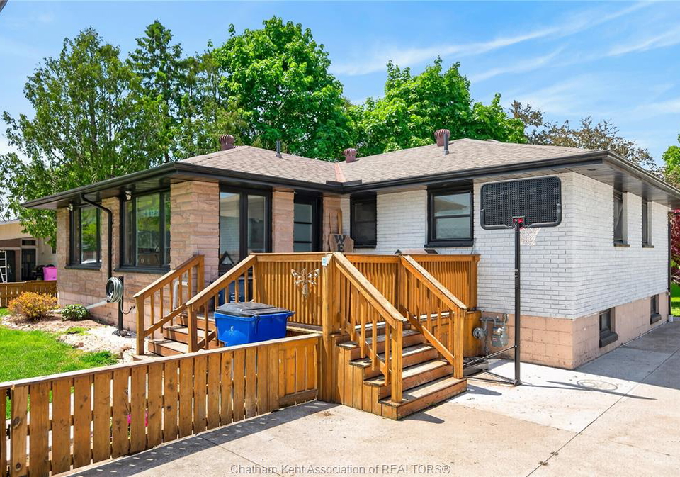 944-mcnaughton-avenue-chatham-ontario-26012477