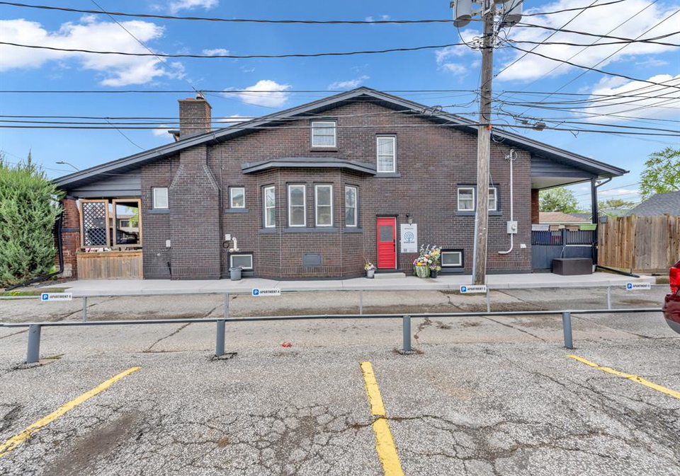 1029-parent-windsor-ontario-26012500