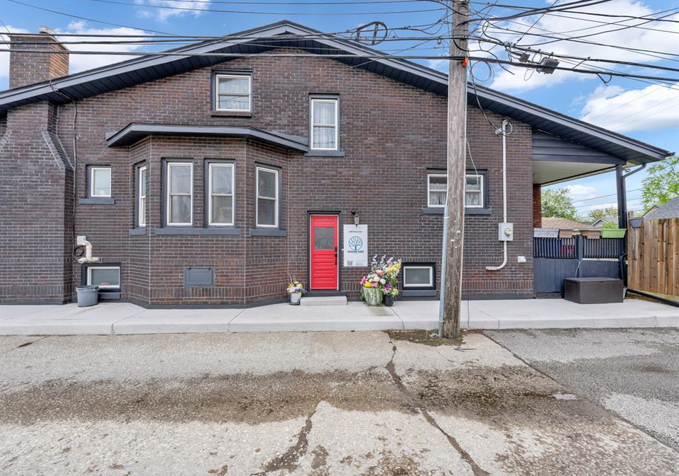 1029-parent-windsor-ontario-26012500