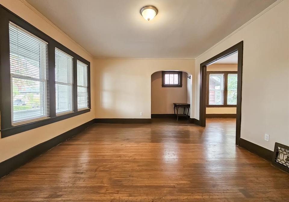 1342-parent-avenue-windsor-ontario-26012512