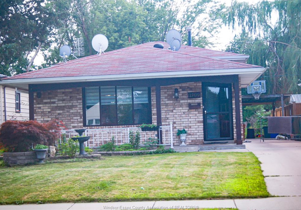 2709-clemenceau-windsor-ontario-26012520