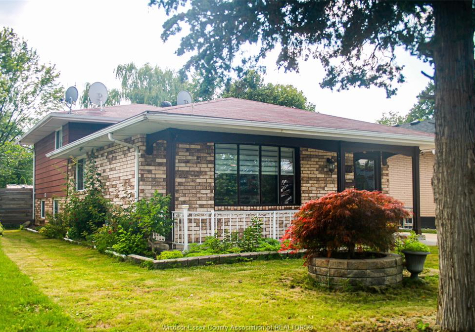 2709-clemenceau-windsor-ontario-26012520