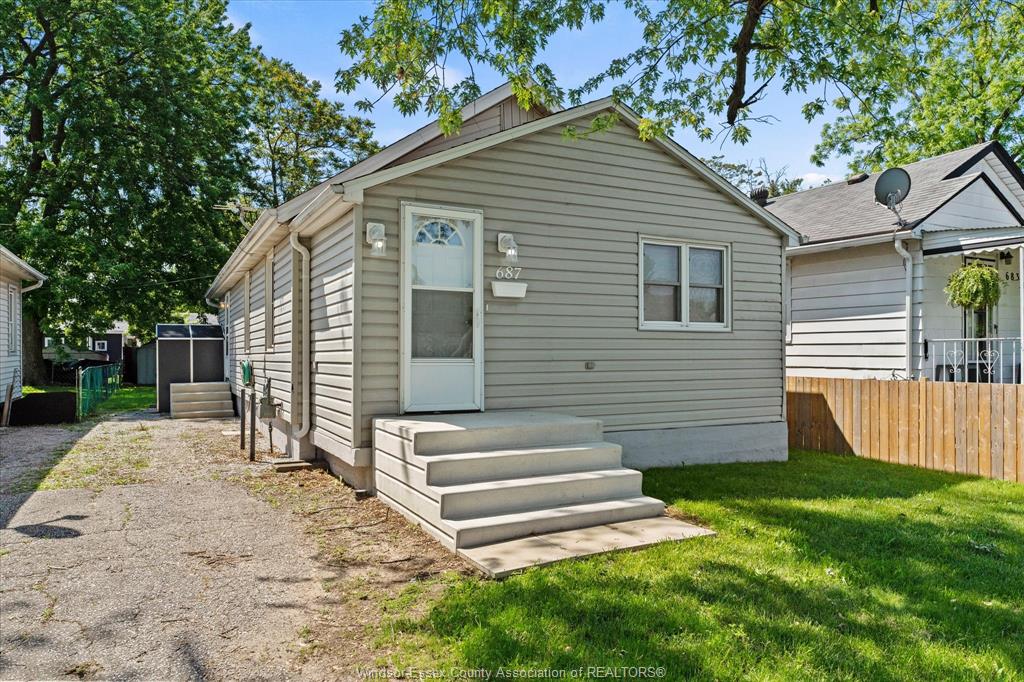 687-charlotte-street-windsor-ontario-26012525