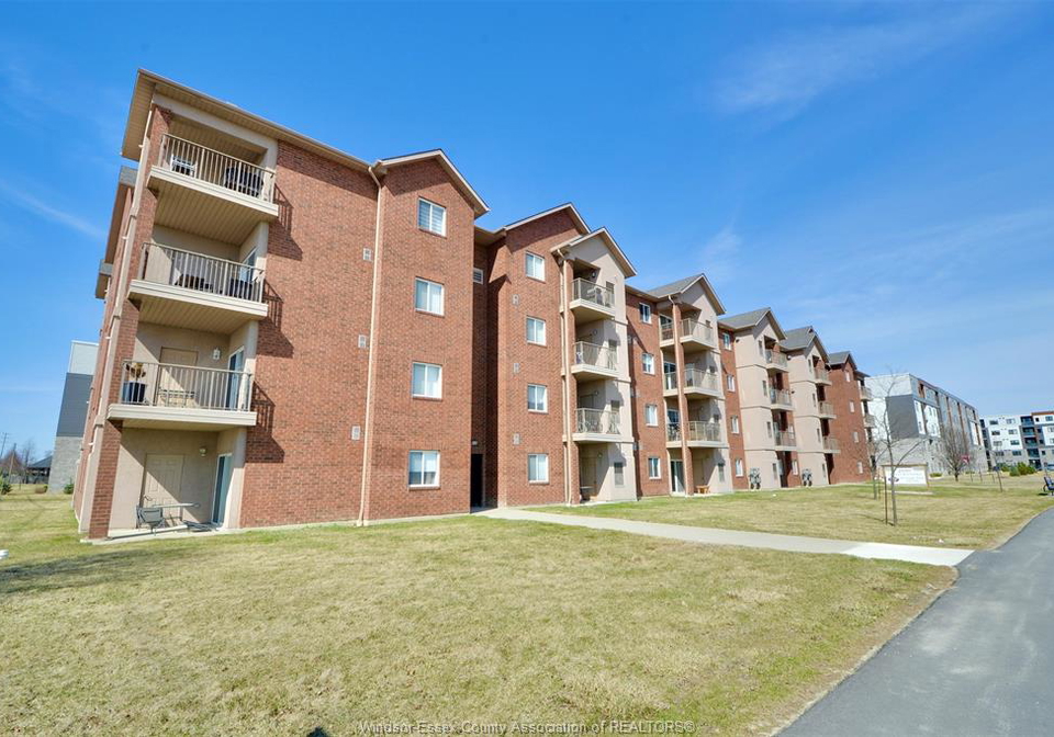 2650-sandwich-west-parkway-lasalle-ontario-26012529
