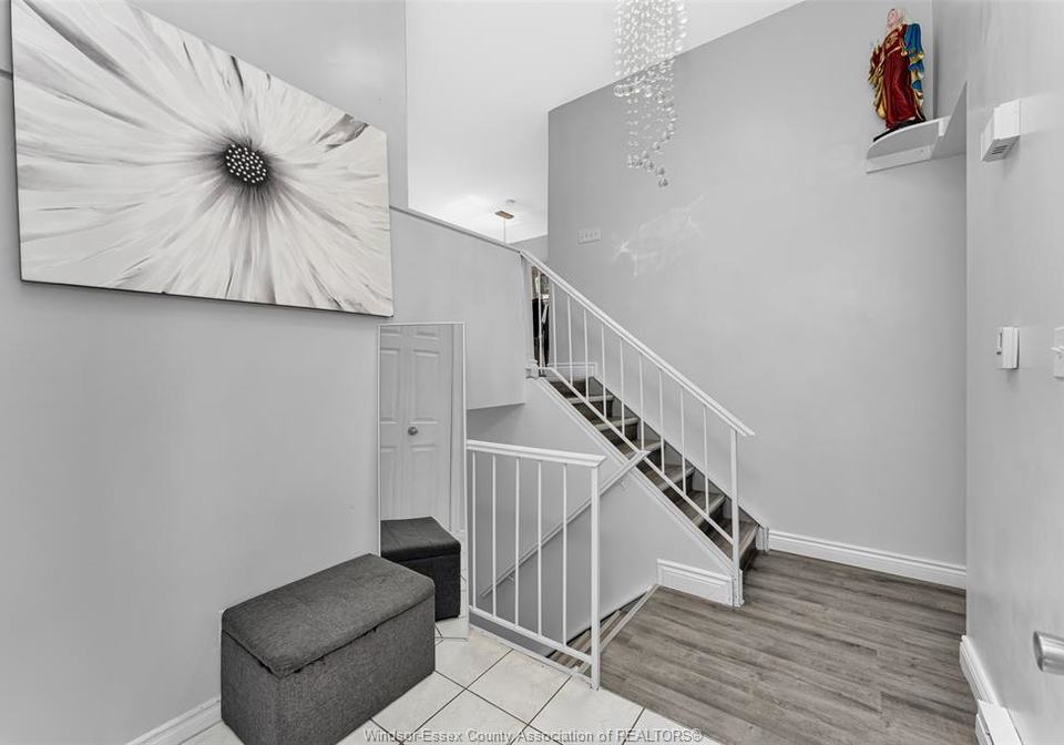 8245-enfield-place-windsor-ontario-26012537
