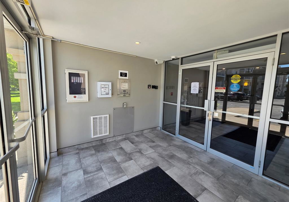 1655-grand-marais-windsor-ontario-26012540
